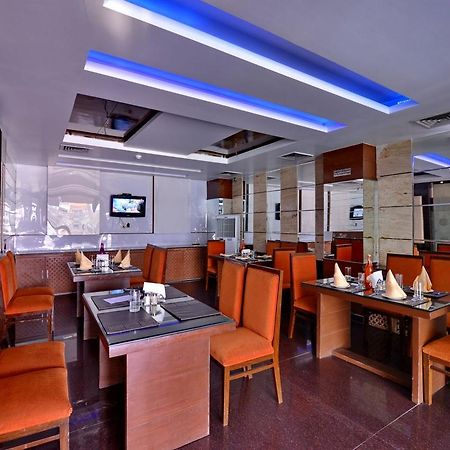 Hotel Palmdale Zirakpur ภายนอก รูปภาพ
