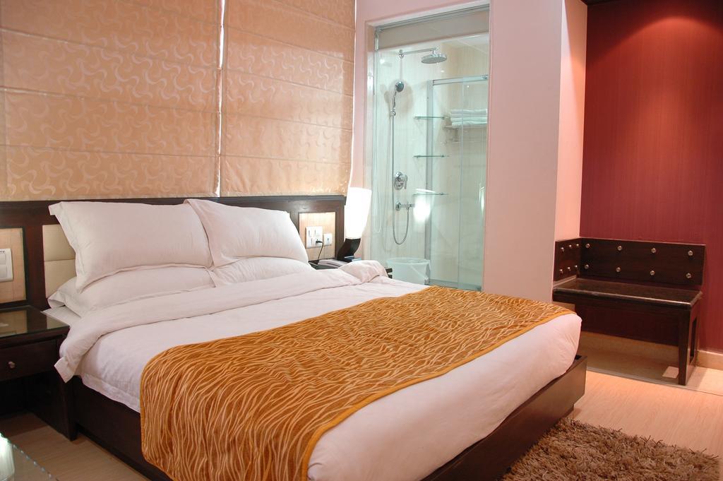 Hotel Palmdale Zirakpur ภายนอก รูปภาพ