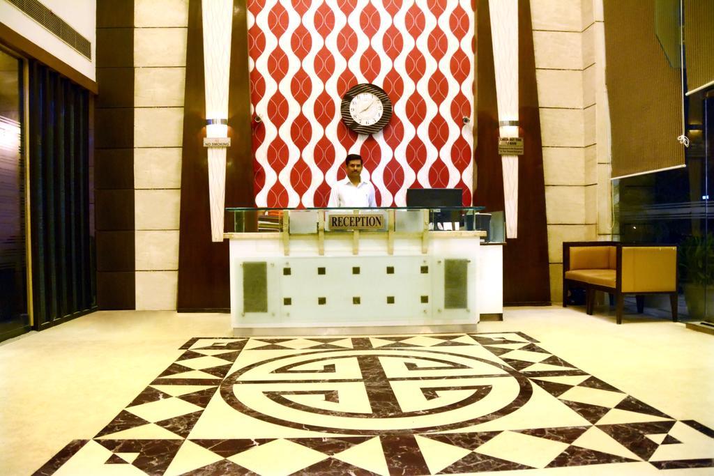 Hotel Palmdale Zirakpur ภายนอก รูปภาพ