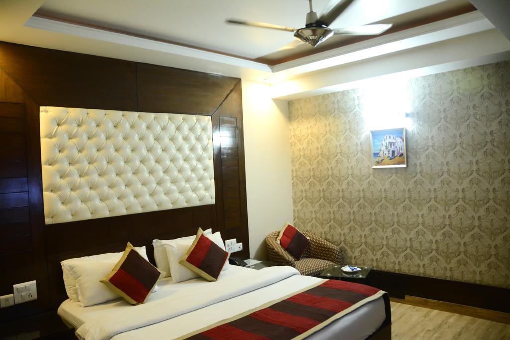 Hotel Palmdale Zirakpur ห้อง รูปภาพ