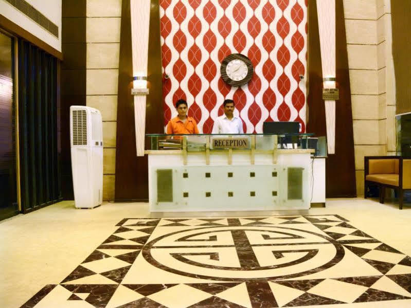Hotel Palmdale Zirakpur ภายนอก รูปภาพ